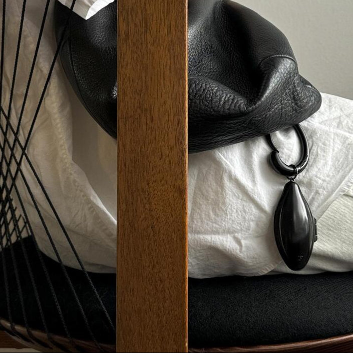 Seed case pendant (BK)