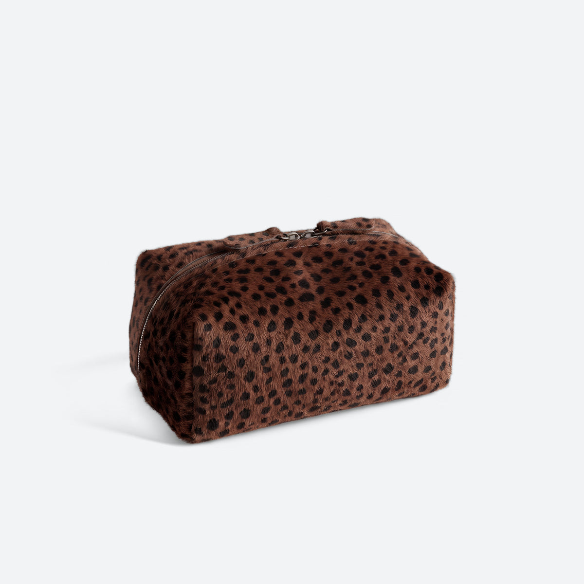 Makeup bag three-quarter