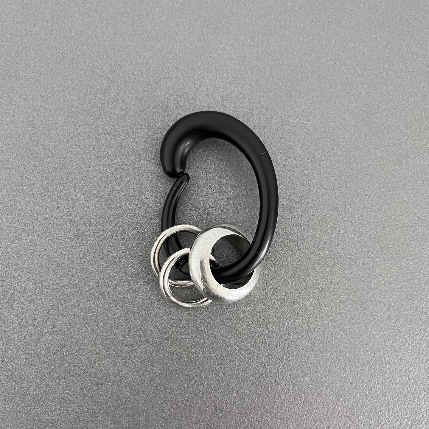 Seed case pendant (BK)