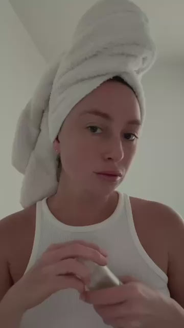 Unclouded Set combining Unplain Oil and Gua Sha for nourished skin