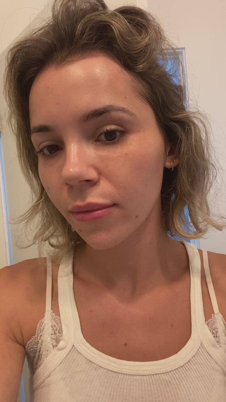 Girl influencer using Unplain Pad prebiotic toner for gentle exfoliation