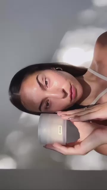 Girl influencer using unplain oil and unplain pad to nourish skin